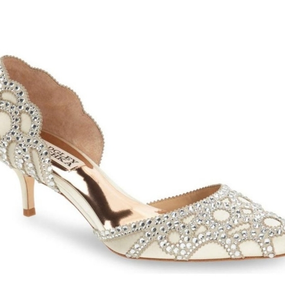 Badgley Mischka Shoes - Badgley Mischka Ginny Pump Size 9 Ivory Bridal Kitten Heels